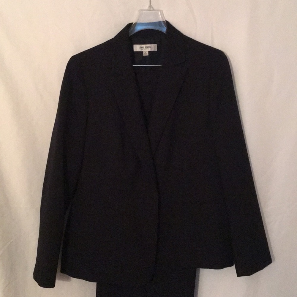 Size 14 Jones Studio two piece black pant suit.